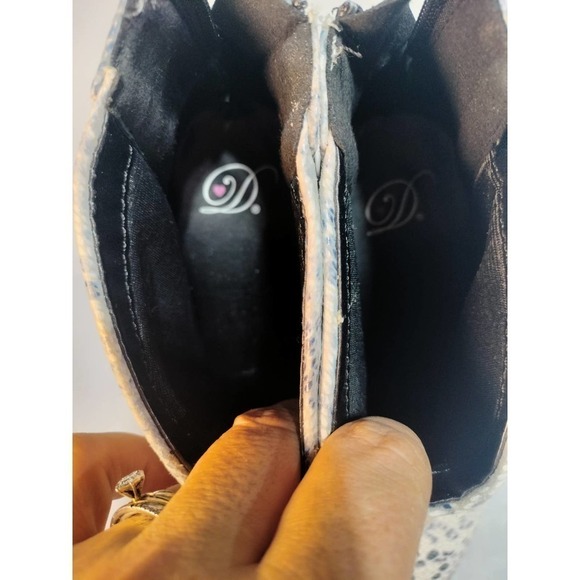 Delicious blue gray faux snake skin block heel ankle booties woman size 8.5 - Picture 6 of 10